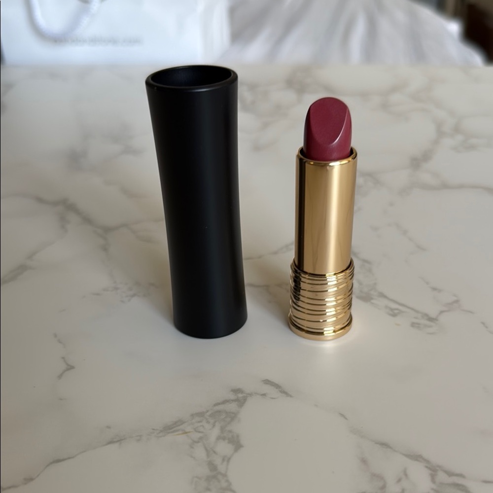 Sleek Red Lipstick in Gold Tube